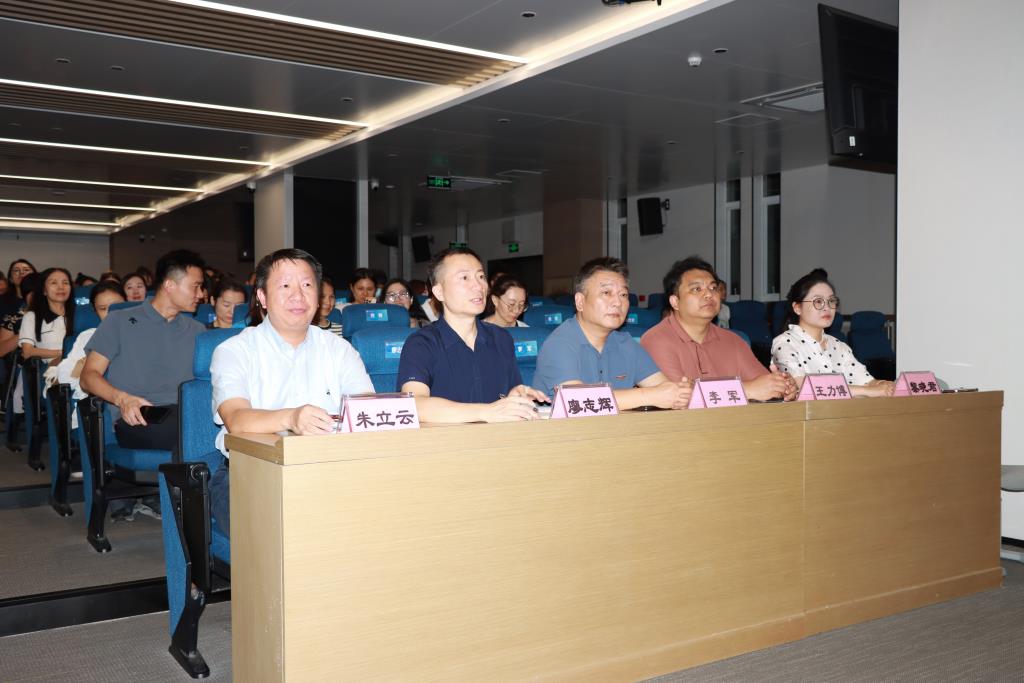 翠园文锦中学2026级初一新生家长会圆满召开