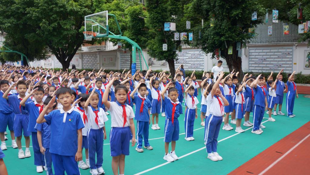 深圳市南湖小学举行2026学年第四周升旗仪式