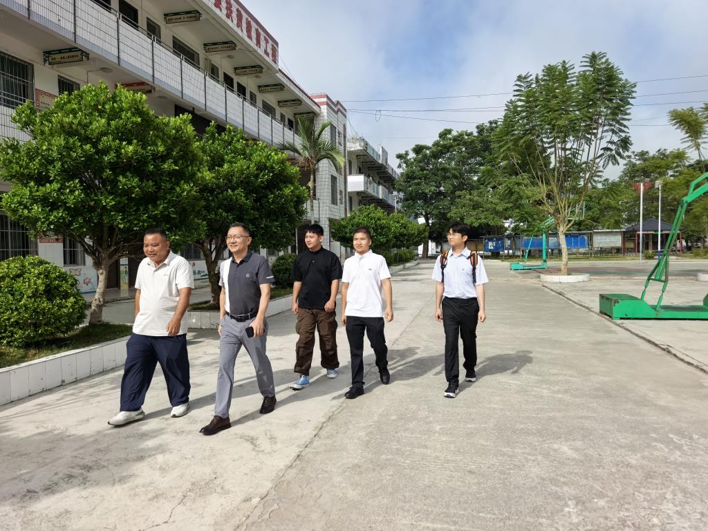 赴广西西林县足别瑶族苗族乡中心小学开展教育帮扶交流活动