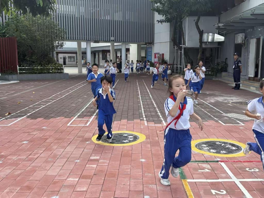 、筑牢安全防线守护生命成长——深圳市翠茵学校开展消防应急疏
