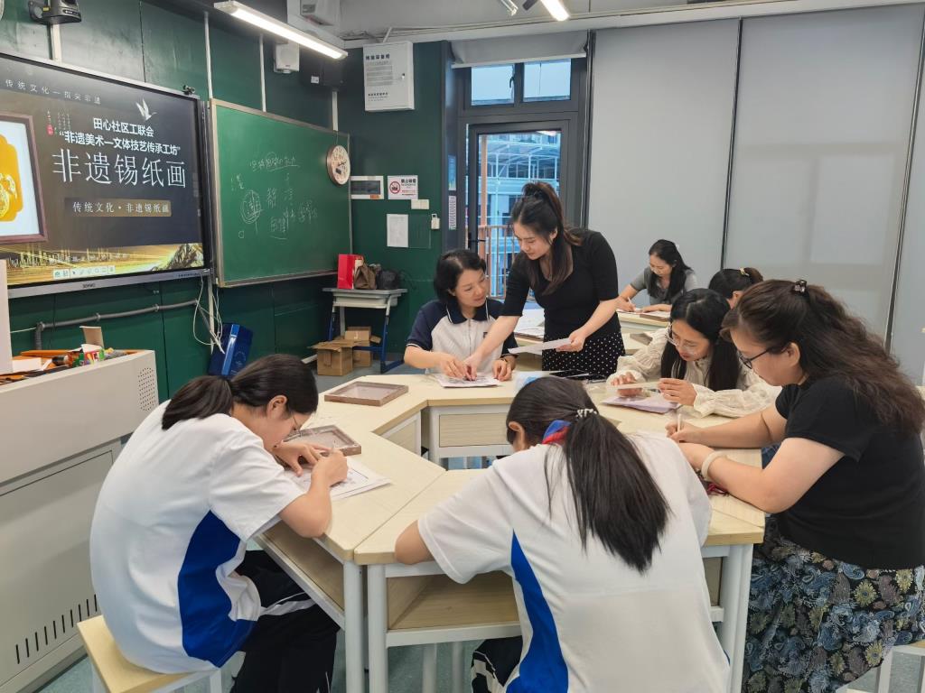 指尖品非遗 匠心润校园