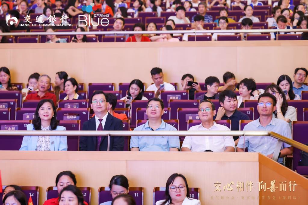 迎国庆 红色血脉永续 薪火代代相传 ——南湖小学师生参与蓝气
