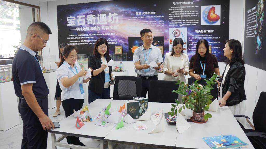 凝练教学主张 深研智慧课堂 ——中原名师跟岗研修活动走进深圳