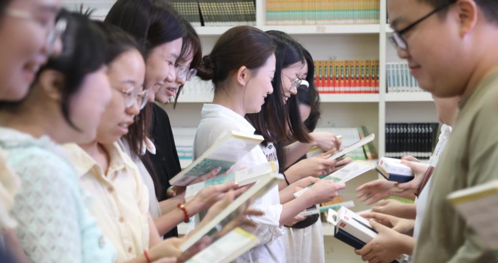 “青蓝工程”师徒结对仪式