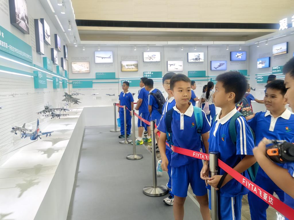 参观航空模型展区（1）