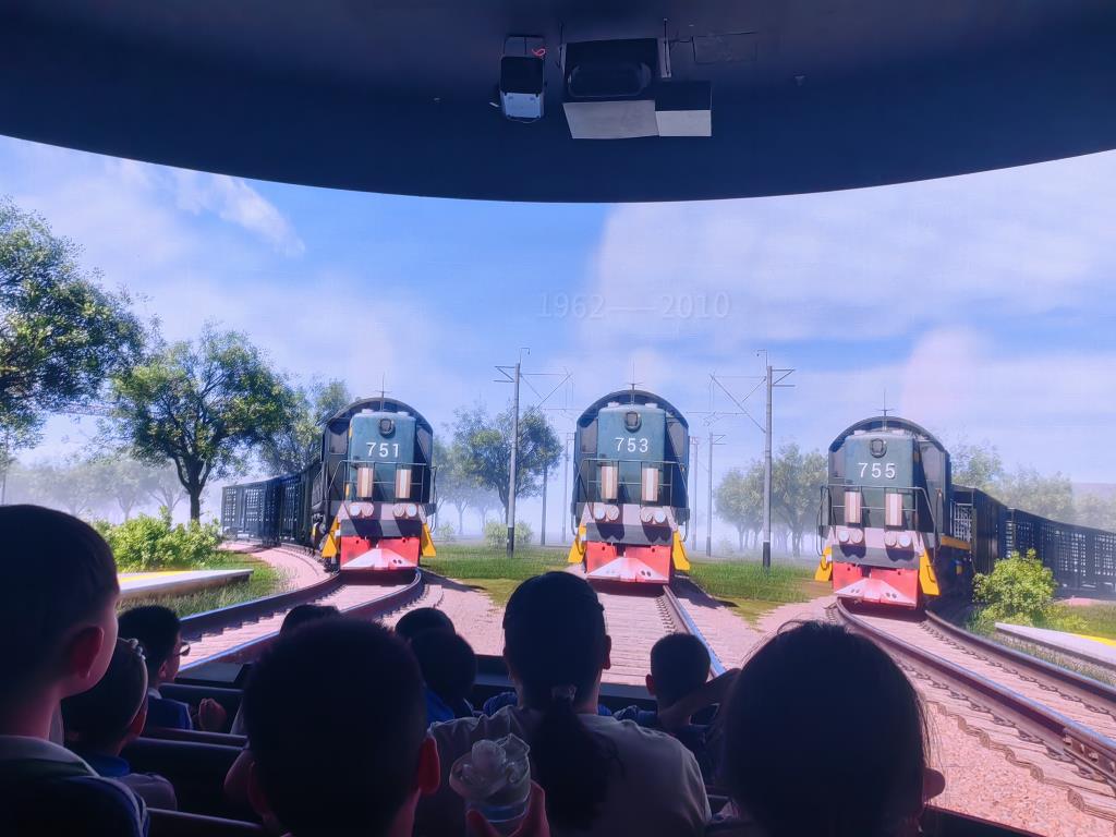 深圳市水库小学三年级学生走进“三趟快车”博物馆