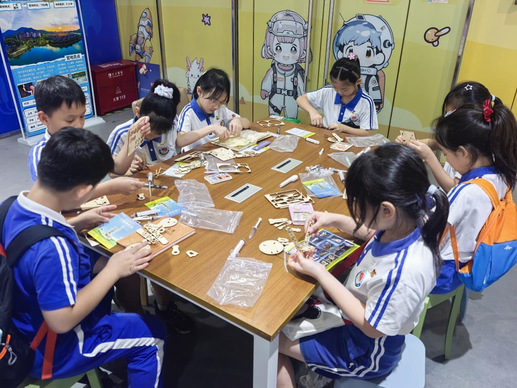 深圳市水库三年级学生走进市青少年活动中心开展“每周半天计划”