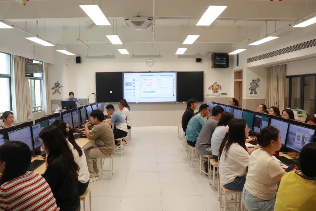学校开展罗湖区智慧教育云平台Harness应用专项培训