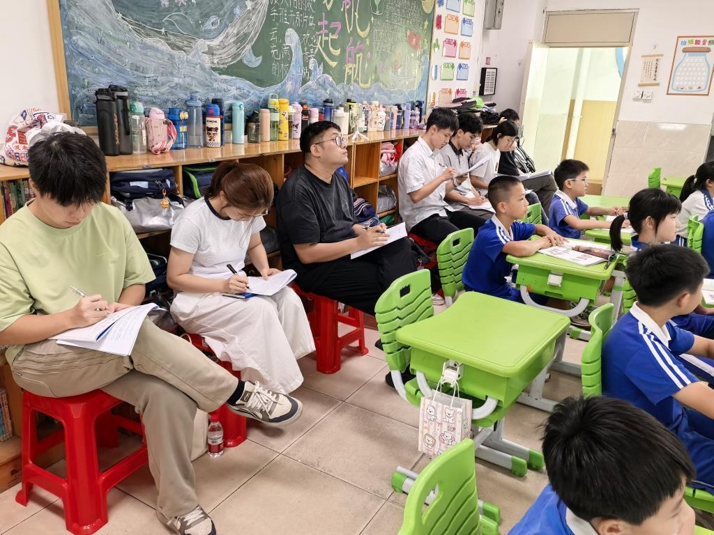 罗湖教科院“百人听千课”视导行动走进桂园小学
