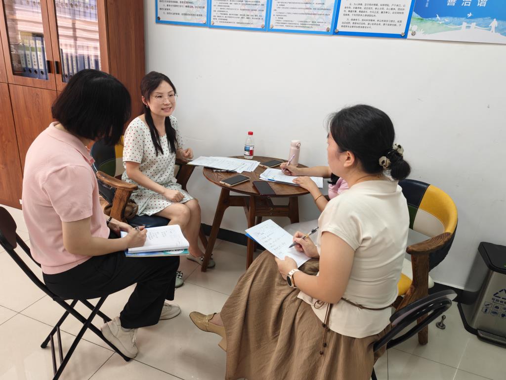 罗湖教科院“百人听千课”视导行动走进桂园小学