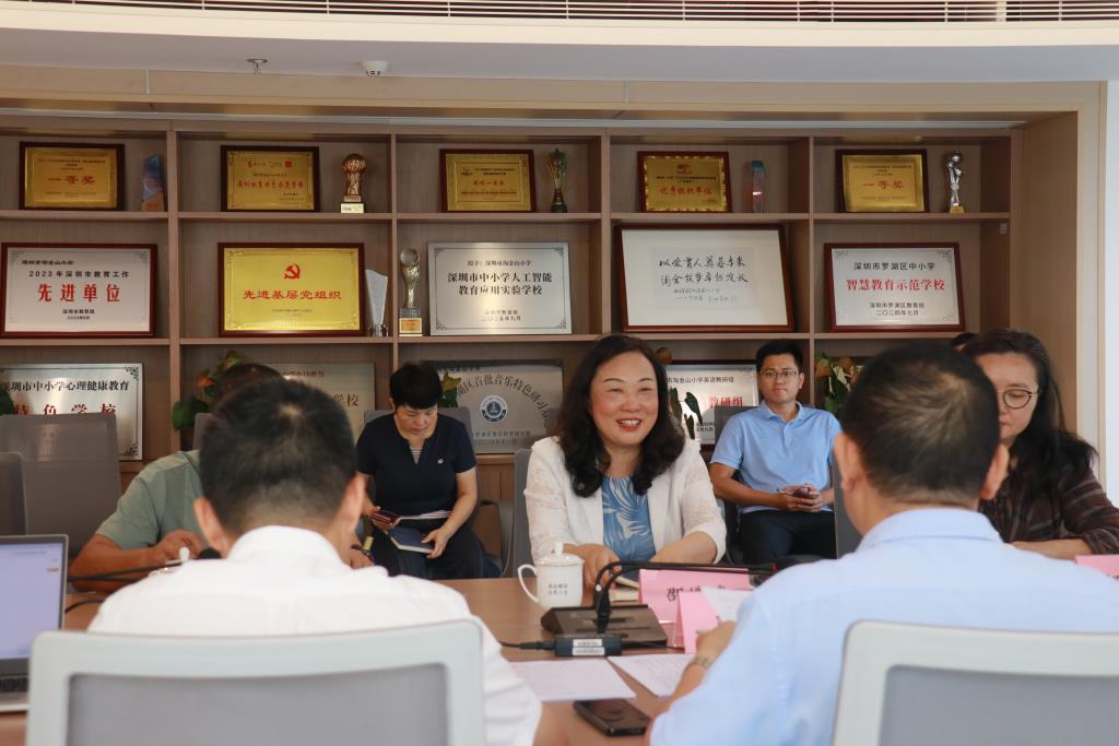 学校党支部书记、校长邵嫦娥表态发言
