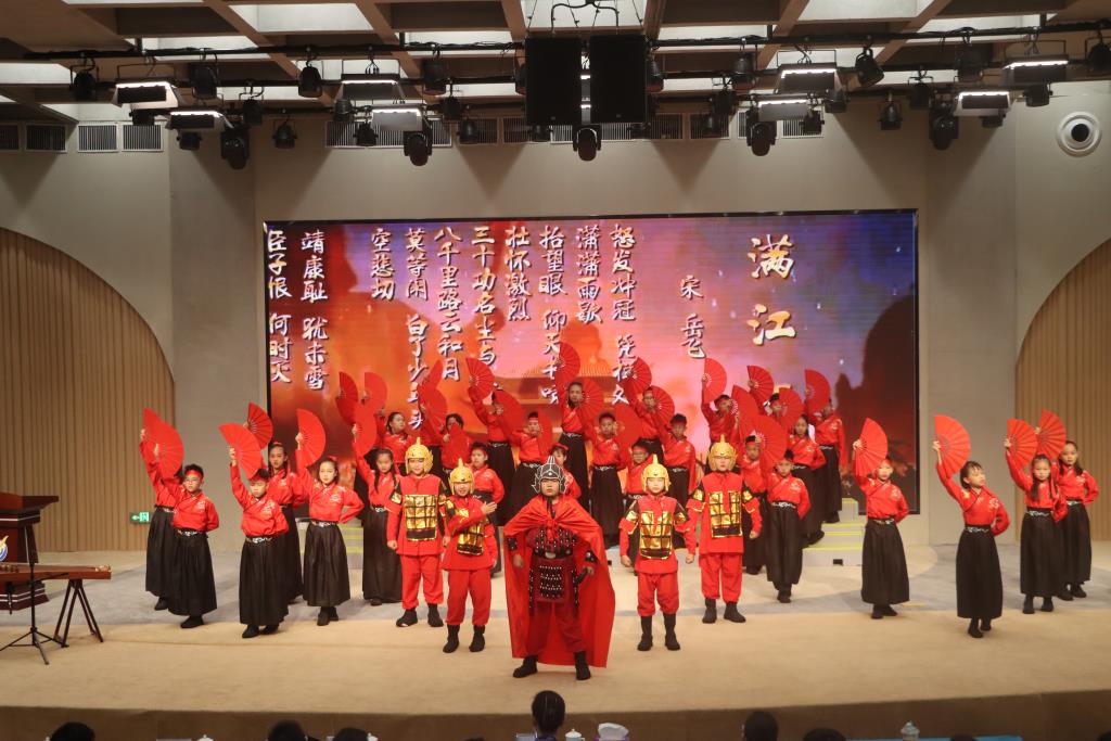 罗湖外语小学举办第二届“班班有歌声 红心向祖国”班歌合唱比赛