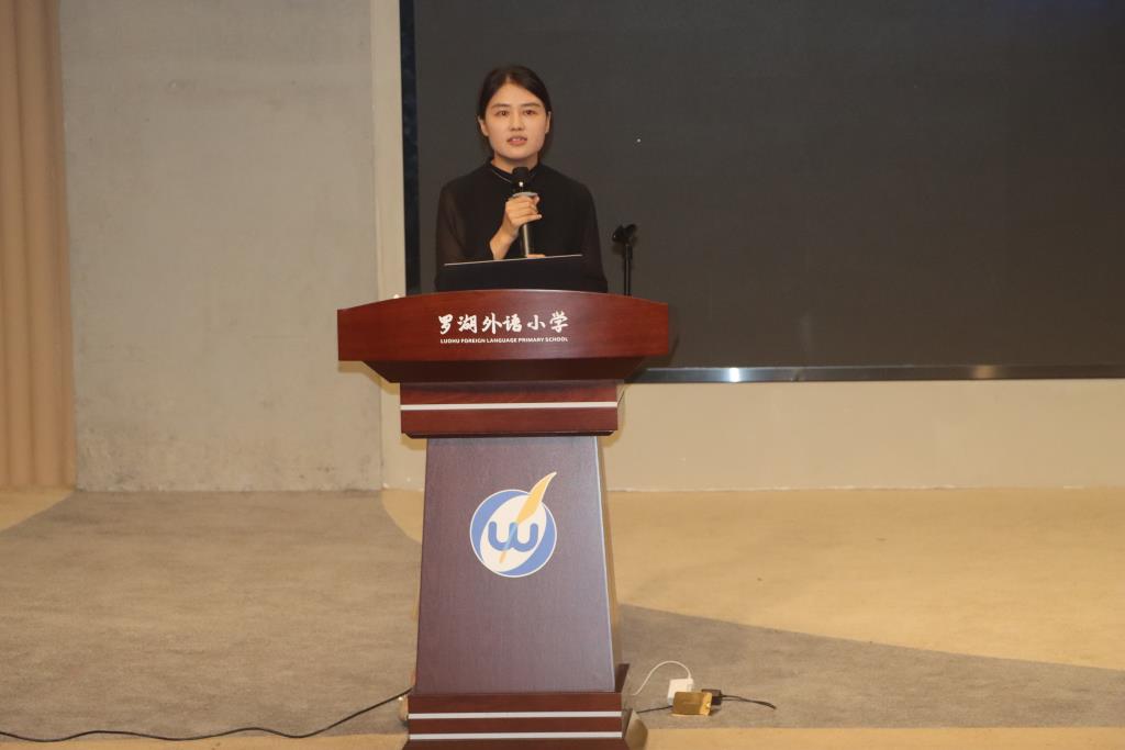 罗湖外语小学开展新教师培训会