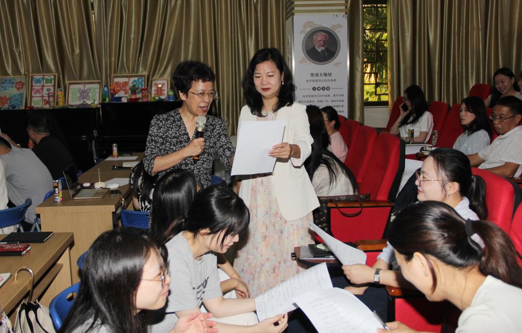 深圳市南湖小学召开新学期教职工大会暨人工智教学专项培训