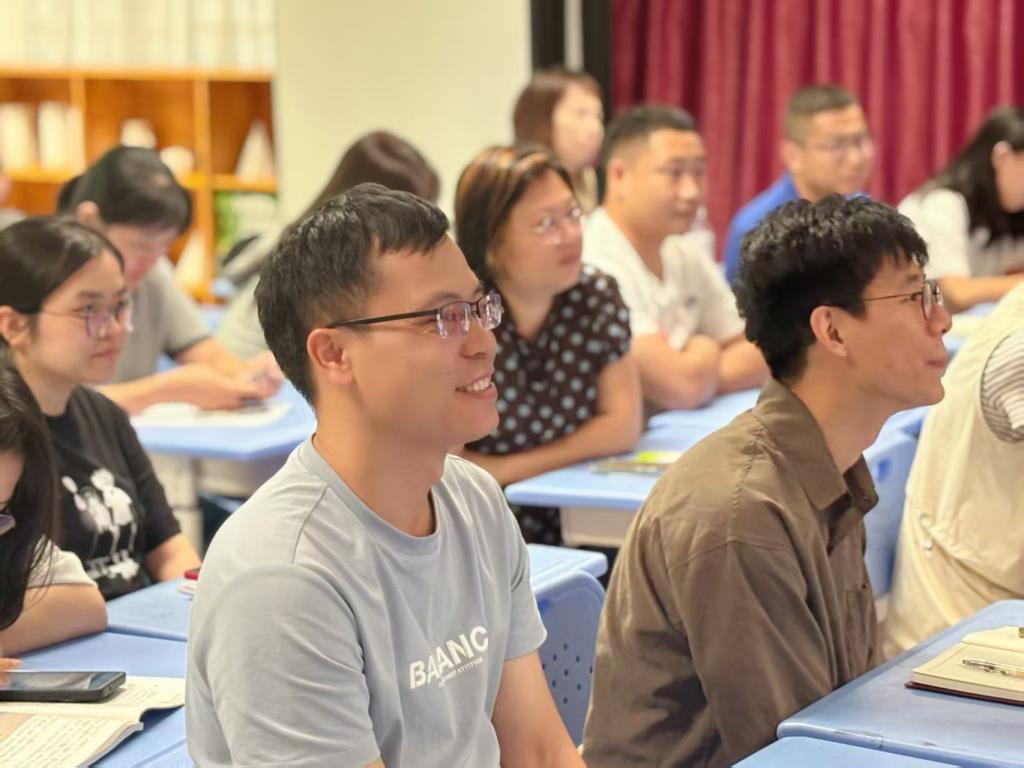 专家领航明方向，学思创变润“茵”长 　　——陈小波副院长