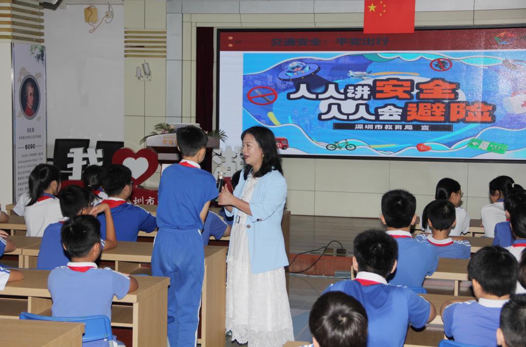 校长课堂为全校师生带来新学期成长指引课