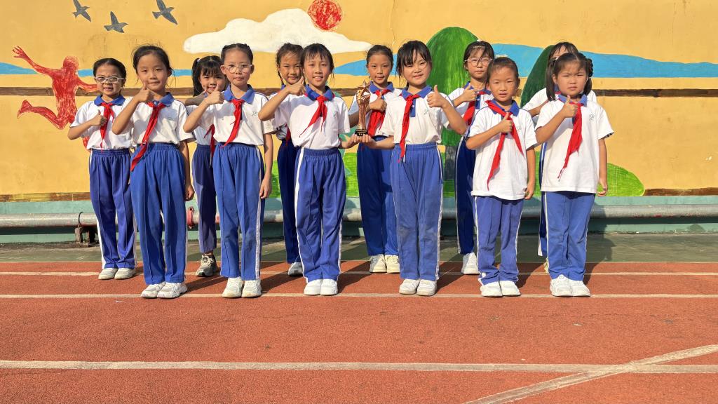 新华外国语学校学子在罗湖区中小学生啦啦操比赛中喜获佳绩