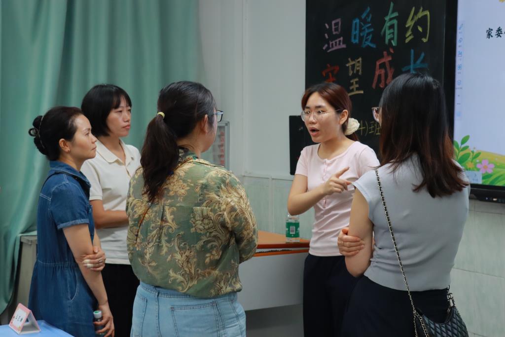 太白实验学校召开一年级学生家长会