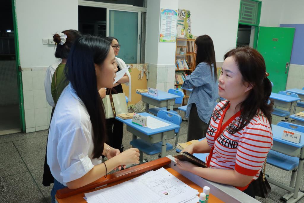 太白实验学校召开一年级学生家长会