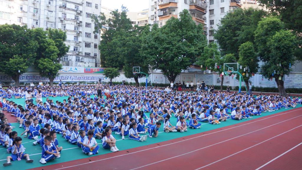 深圳市南湖小学开展“迎APEC”主题教育活动