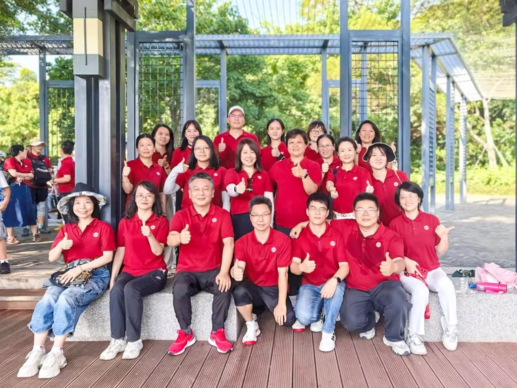 翠园文锦中学工会开展淘金山徒步团建活动