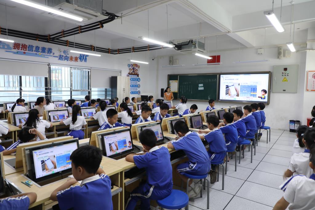 罗湖区 “百人听千课” 教学视导活动走进红桂小学