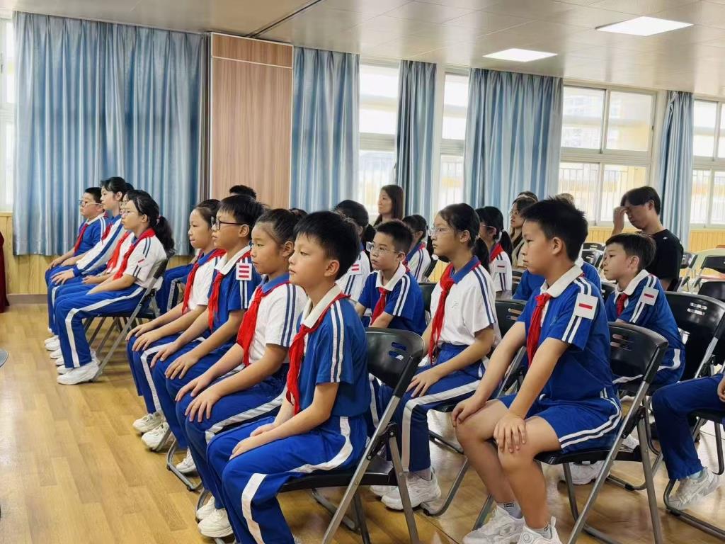 学生观看
