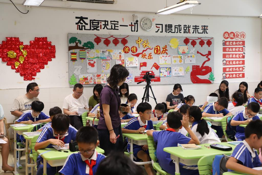 红岭小学·慧心课程｜罗湖区“百人听千课”视导行动走进红岭小学