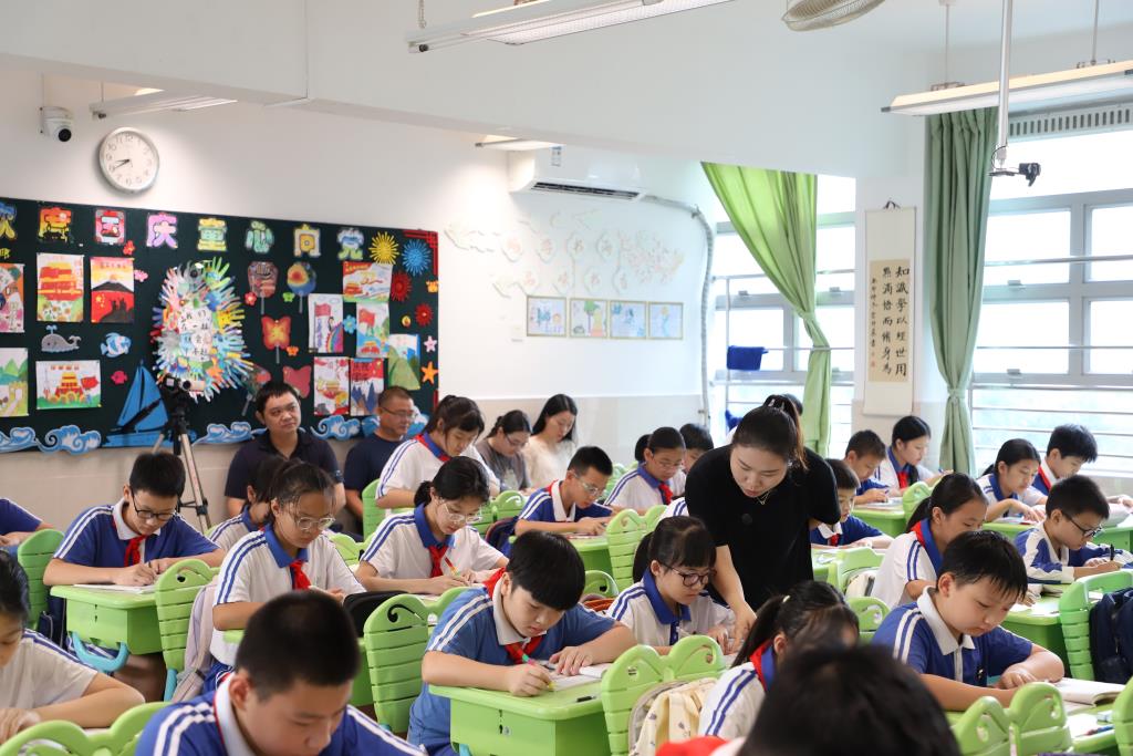 红岭小学·慧心课程｜罗湖区“百人听千课”视导行动走进红岭小学