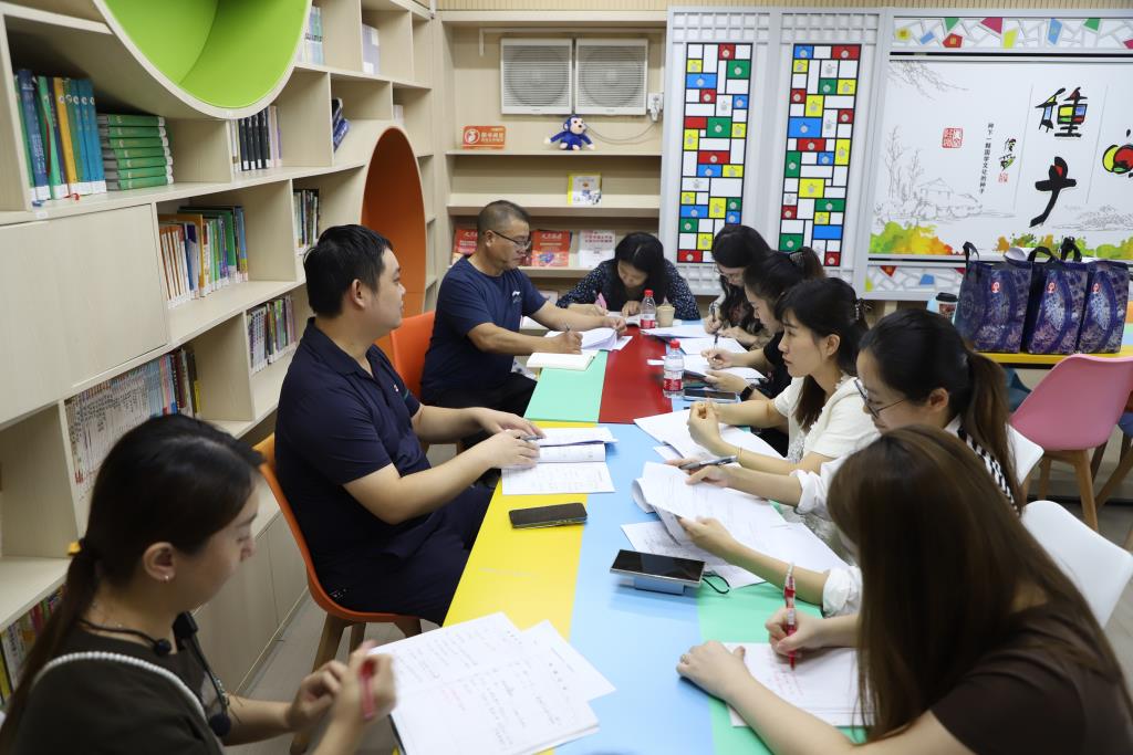 红岭小学·慧心课程｜罗湖区“百人听千课”视导行动走进红岭小学