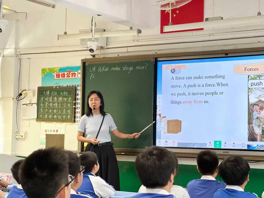 罗湖教科院“百人听千课”走进翠茵学校