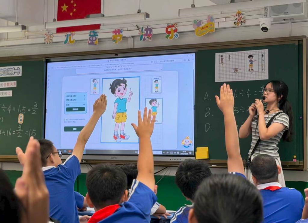 罗湖教科院“百人听千课”走进翠茵学校
