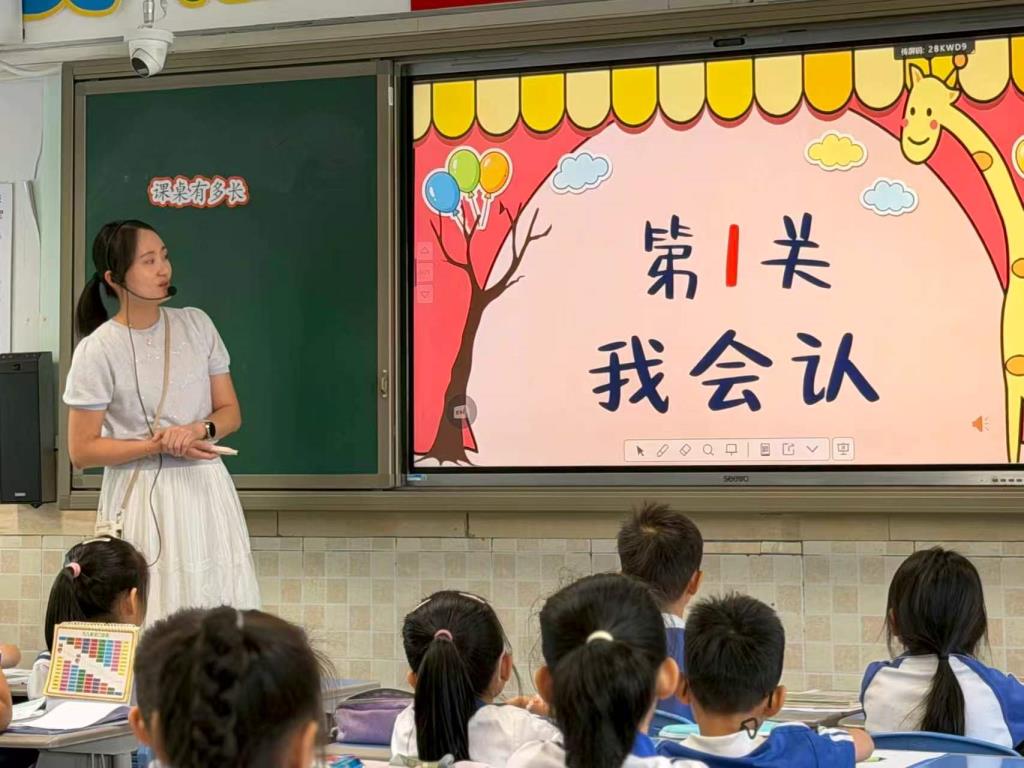 罗湖教科院“百人听千课”走进翠茵学校