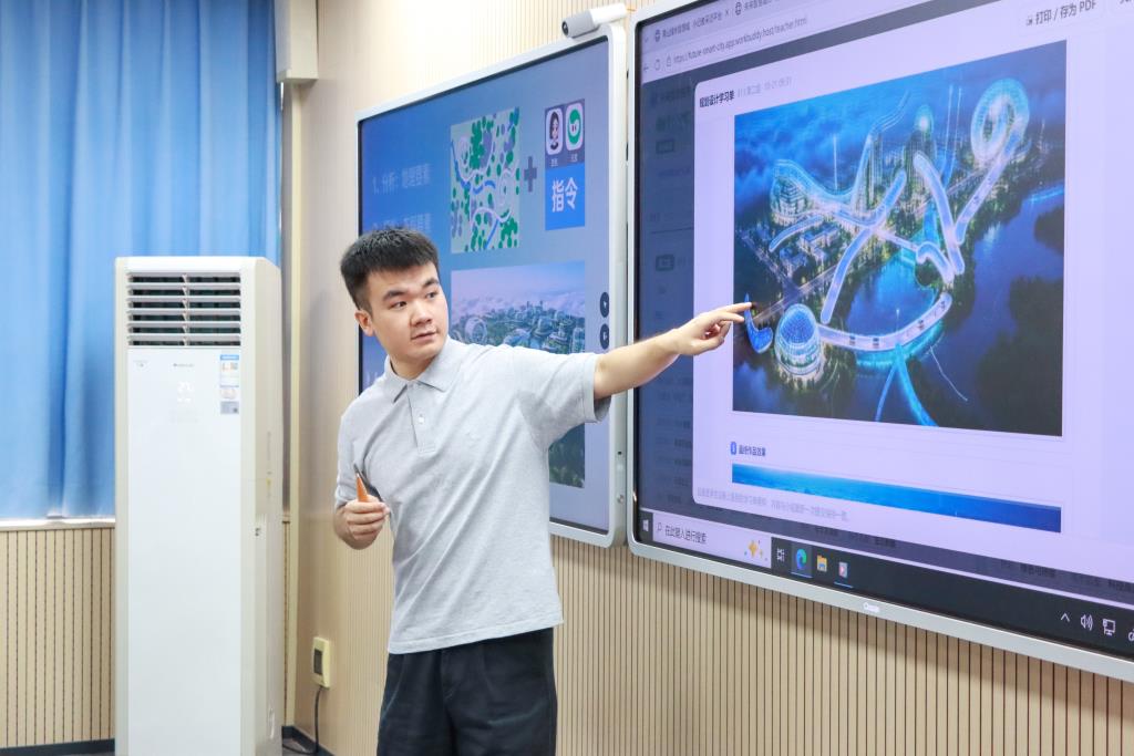 翠园文锦中学圆满完成罗湖区人工智能实验校专项视导
