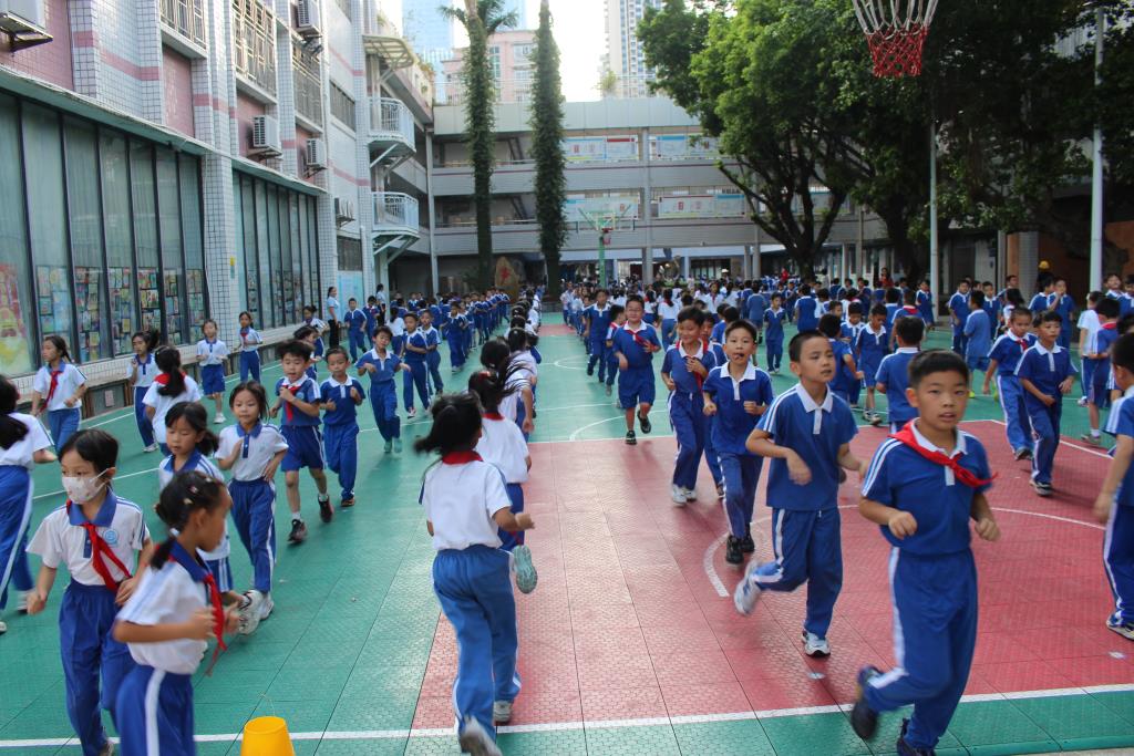 笋岗小学体育锻炼2小时，体心协同护健康成长