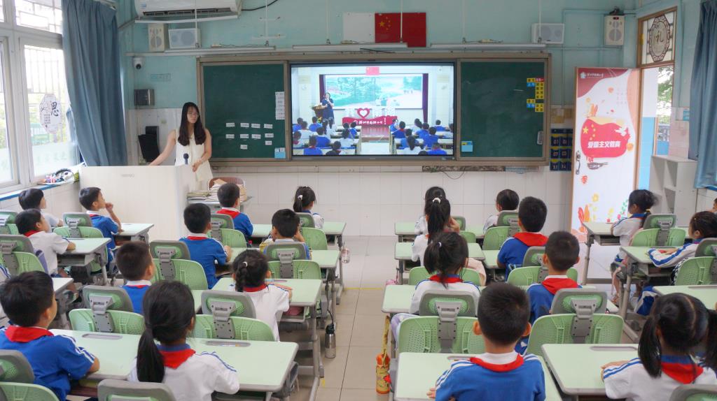 南湖小学开展《我和我的祖国》阅读推广公益校长课堂