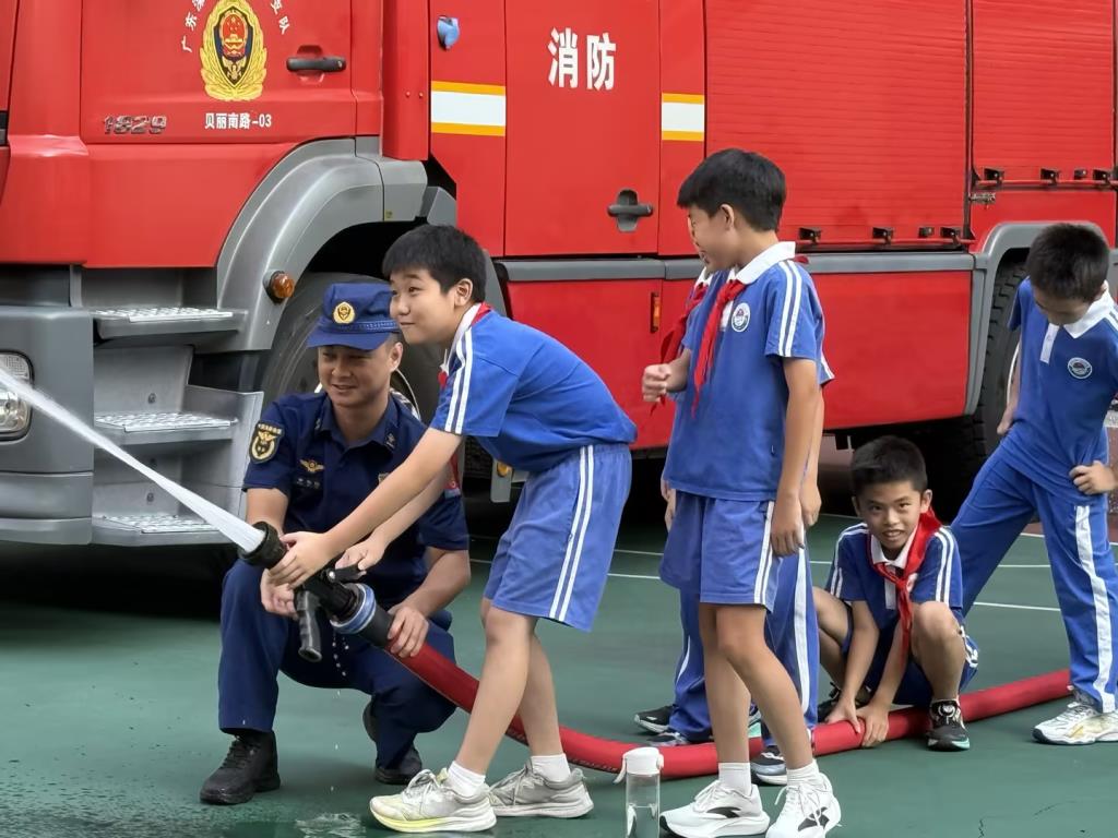 深圳市水库小学四年级学子走进东乐小型消防站开展研学实践