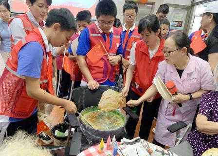 温馨相伴，爱在行动 ——布心中学组织福利院探访志愿活动