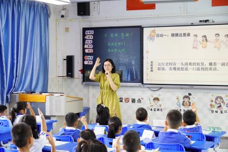 专业引领明方向  精准指导促前行——罗湖区教科院“百人听千课”活动走进凤光小学