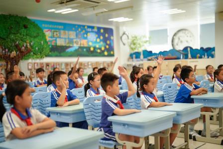 弘扬爱国精神，共筑青春梦想 ——翠北实验小学“同上一节班会课”