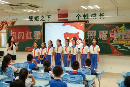 弘扬爱国精神，共筑青春梦想 ——翠北实验小学“同上一节班会课”