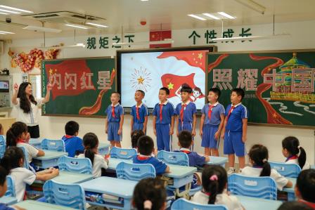 弘扬爱国精神，共筑青春梦想 ——翠北实验小学“同上一节班会课”