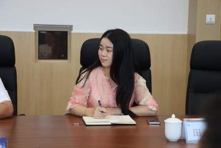 深圳少儿图书馆宋卫馆长莅临罗外小学指导新图书馆建设工作