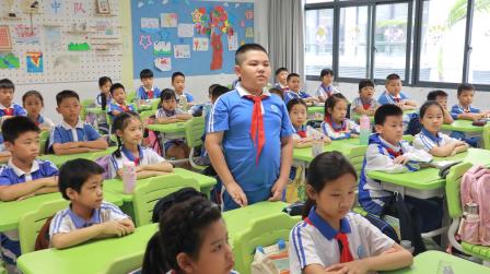闪闪红星，照耀中国——湖贝小学开展爱国主义主题班会课活动