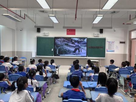 照亮爱国之路，点燃爱国之情 ——深圳市水库小学爱国主义主题班会活动