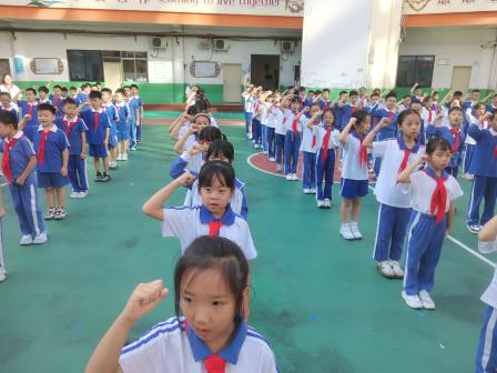 “我心向党，红领巾爱祖国”——致远实验学校举行第二批新少先队员入队仪式