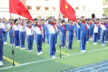 队旗飘扬，童梦启航  ——翠园东晓创新学校举行少先队员第二批入队仪式