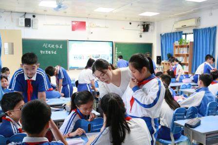 聚焦课堂提质增效，专家引领以研促教——罗湖区教科院“百人听千课”活动走进深圳市莲南教育集团安芳小学