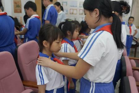 红领巾爱祖国 ——罗湖小学举行庆祝中国少年先锋队建队75周年暨二年级第二批少先队员入队仪式