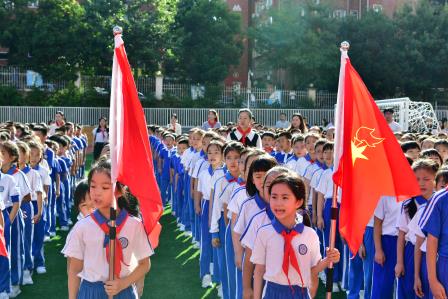 喜迎七十五载建队日，争做荣耀传承好队员 ——深圳市松泉实验学校隆重举行第75个少先队建队日活动暨入队仪式
